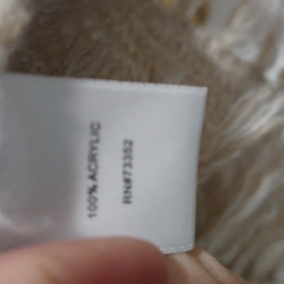 Sweater with fringe bottom - Picture 3 of 4